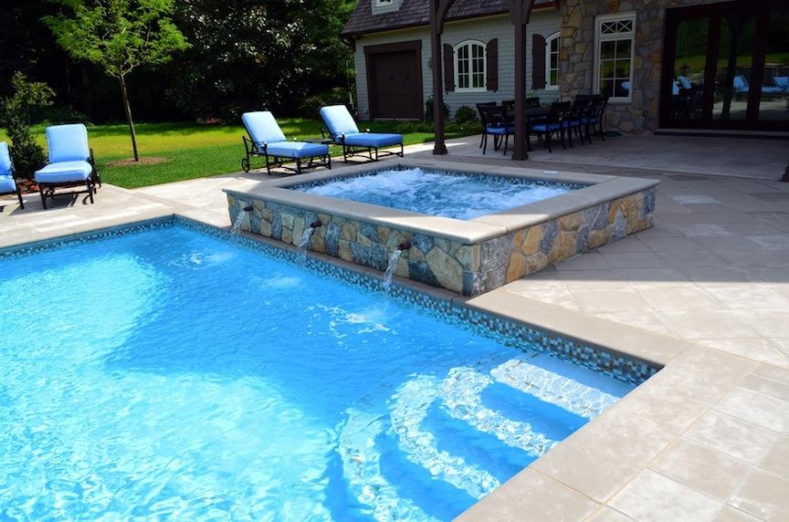 отделка бассейна травертином